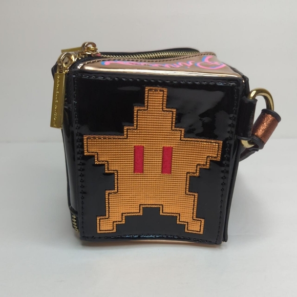 Nintendo Cube Wristlet - Picture 4 of 8